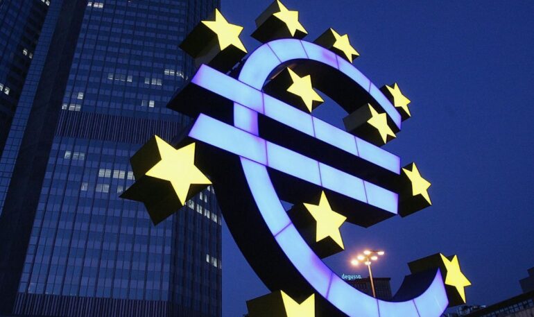 Euro on cusp of failure as experts say damage ‘hard to reverse’ | City & Business | Finance