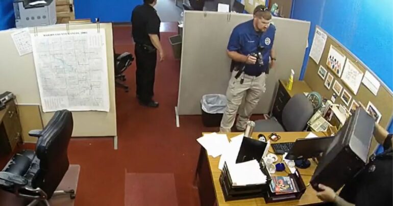 Police Carry Out 'Illegal' Raid on News Outlet, Seize 'Everything' After Report on Local Business