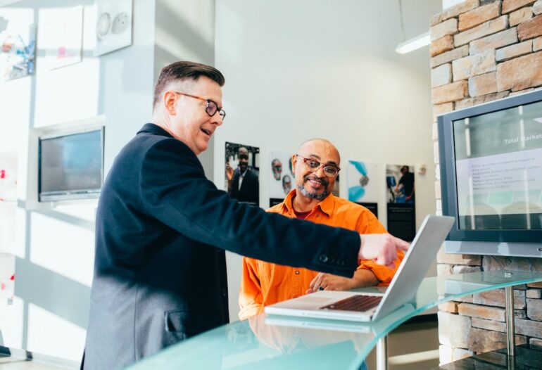Small Business Tech Roundup: Adopt E-signature to Increase Efficiency